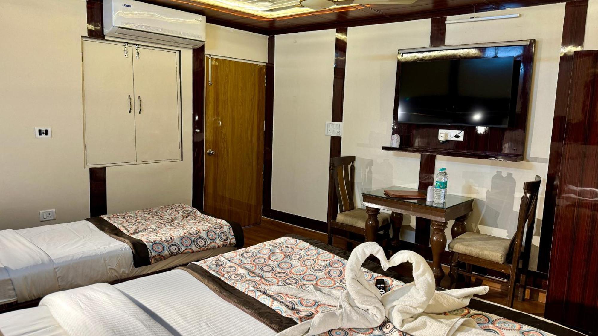 Golden Residency Hotel New Delhi Exterior photo
